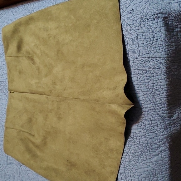 Love Green Faux Suede Skorts Size Large - Picture 4 of 6